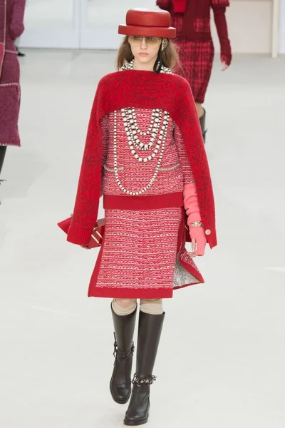 Look 18